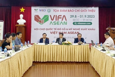 Quang cảnh buổi giới thiệu về Hội chợ.