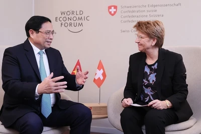 Thủ tướng Phạm Minh Chính gặp Tổng thống Liên bang Thụy Sĩ Viola Amherd. (Ảnh: Dương Giang/TTXVN)