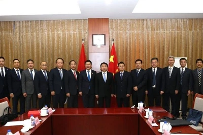 Bộ trưởng Công thương Nguyễn Hồng Diên hội đàm song phương với Tổng Cục trưởng Tổng cục Quản lý giám sát thị trường quốc gia Trung Quốc La Văn.