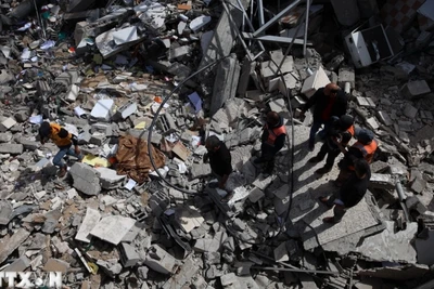 Cảnh đổ nát sau các cuộc không kích của Israel xuống Dải Gaza ngày 27/3/2024. (Ảnh: THX/TTXVN)