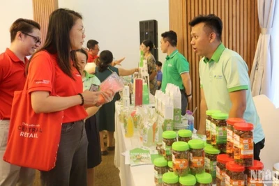 Chủ thể OCOP giới thiệu sản phẩm OCOP mủ trôm Ninh Thuận, kỳ vọng sớm được đưa hàng vào tiêu thụ tại hệ thống siêu thị GO!, Big C của Central Retail.