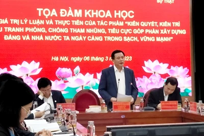 Đồng chí Nguyễn Xuân Thắng, Ủy viên Bộ Chính trị, Giám đốc Học viện Chính trị quốc gia Hồ Chí Minh, Chủ tịch Hội đồng Lý luận Trung ương phát biểu tại Tọa đàm.