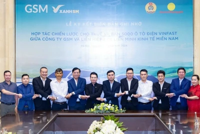 Liên hiệp Hợp tác xã Liên minh Kinh tế Miền Nam và Công ty cổ phần Di chuyển xanh và thông minh GSM ký kết chương trình hợp tác chiến lược cho thuê và mua 5.000 xe ô-tô điện.