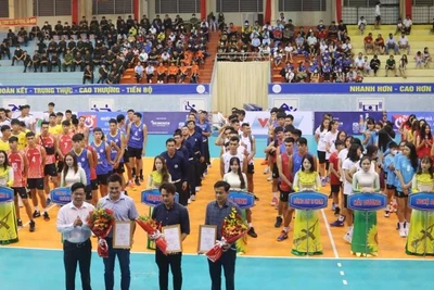 Các đoàn vận động viên tham dự Giải bóng chuyền hạng A quốc gia tại Lễ khai mạc.