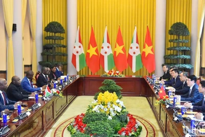 Chủ tịch nước Lương Cường và Tổng thống Evariste Ndayishimiye dẫn đầu Đoàn cấp cao hai nước tiến hành hội đàm.