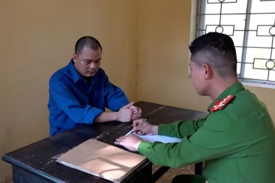 Công an tỉnh Hưng Yên thẩm vấn đối tượng Đào Văn Thủy.