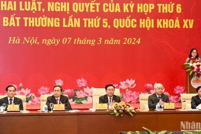 Chủ tịch Quốc hội Vương Đình Huệ, Phó Chủ tịch Thường trực Quốc hội Trần Thanh Mẫn, Chủ tịch Ủy ban Trung ương Mặt trận Tổ quốc Việt Nam Đỗ Văn Chiến; Phó Chủ tịch Quốc hội Nguyễn Khắc Định, Phó Thủ tướng Chính phủ Trần Lưu Quang chủ trì Hội nghị.