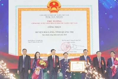 Huyện Hải Lăng vinh dự đón nhận Bằng công nhận huyện đạt chuẩn nông thôn mới năm 2024 của Thủ tướng Chính phủ. 