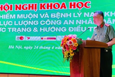 Phó Giáo sư, Tiến sĩ Hoàng Thanh Tuyền, Giám đốc Bệnh viện 19-8, phát biểu tại hội thảo. 