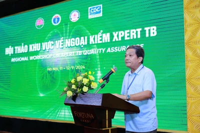 Tiến sĩ, bác sĩ cao cấp Đinh Văn Lượng, Giám đốc Bệnh viện Phổi Trung ương, Trưởng ban Điều hành Chương trình Chống lao Quốc gia phát biểu.