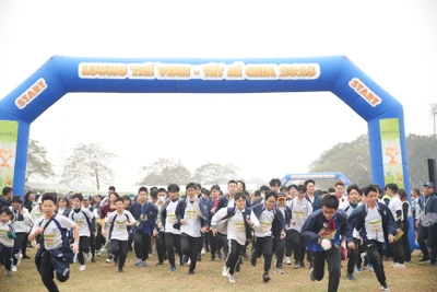 Khoảng 2.500 vận động viên tham gia chạy sáng 19/1.