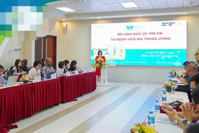 Tiến sĩ, bác sĩ Đỗ Minh Loan – Ban Bảo vệ trẻ em, Bệnh viện Nhi Trung ương giới thiệu mô hình Ban Bảo vệ trẻ em