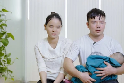 Bé Đỗ Minh Quân (tỉnh Hòa Bình), con trai của anh Đỗ Văn Trưởng và chị Lò Thị Hoa ở Hòa Bình, cả 2 anh chị đều là những người khiếm thị.