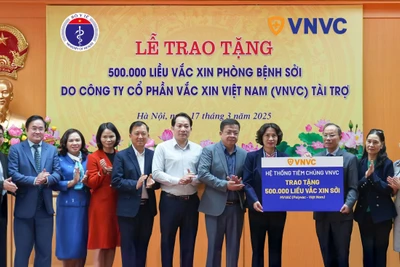 Bộ Y tế tiếp nhận 500.000 liều vaccine sởi từ Công ty Cổ phần Vaccine Việt Nam (VNVC).