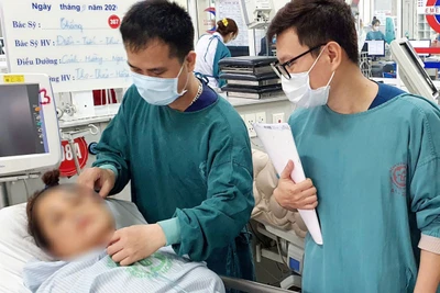 Bệnh nhân uống “nước” chữa bệnh đã qua cơn nguy kịch được rút ống thở.