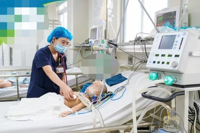 Trẻ đang được điều trị tích cực tại Bệnh viện Nhi Trung ương.