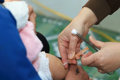 Tiêm vaccine là cách phòng bệnh chủ động. (Ảnh: H.T)