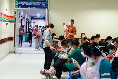 Gia tăng trẻ đến khám do những đợt hen cấp thời điểm giao mùa.