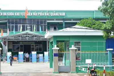 Bệnh viện Đa khoa khu vực miền núi phía bắc Quảng Nam tiếp nhận, điều trị các trường hợp ngộ độc thực phẩm.
