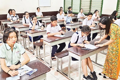 Học sinh Thành phố Hồ Chí Minh tham gia kỳ thi tuyển sinh vào lớp 10 công lập.