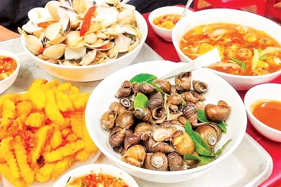 Ốc cay - món ăn mà du khách tới Hải Phòng không thể bỏ lỡ.