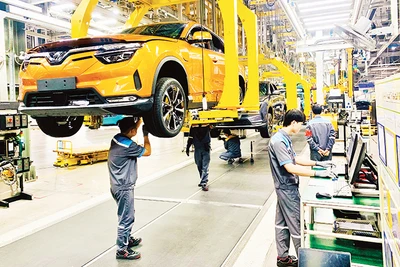 Sản xuất ô-tô điện tại Nhà máy ô-tô Vinfast.