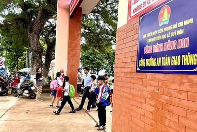 Thông qua việc triển khai dự án “Giảm tốc độ - Trường học an toàn” tại TP Pleiku (Gia Lai), ý thức của người tham gia giao thông cũng như phụ huynh và học sinh đã thay đổi rõ rệt. 