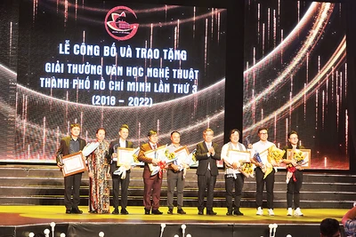 Trao Giải thưởng Văn học nghệ thuật Thành phố Hồ Chí Minh lần 3 trong lĩnh vực sân khấu.