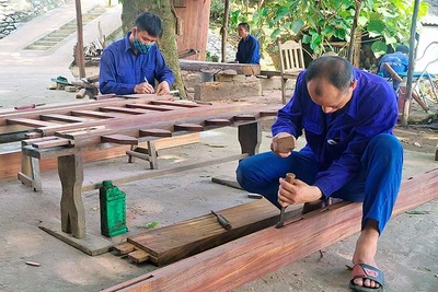 Học viên cơ sở cai nghiện Thác Bà lao động trong thời gian cai nghiện.