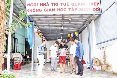 Ngôi nhà trí tuệ của vợ chồng thầy Chuyền, cô Nhung ở xã Quảng Hiệp.