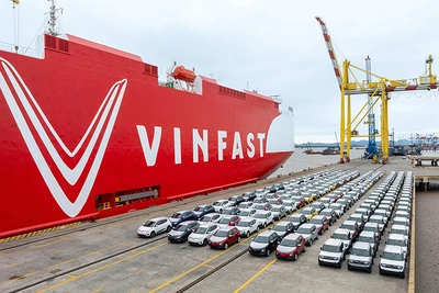 Lô xe điện VinFast xuất khẩu sang Indonesia tại cảng Mipec, thành phố Hải Phòng. (Ảnh TÂM VÕ)