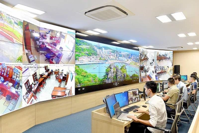 Việc ứng dụng công nghệ thông tin được các cấp ủy, chính quyền, doanh nghiệp của tỉnh Quảng Ninh đẩy mạnh, tạo chuyển biến tích cực trong cải cách hành chính, nâng cao hiệu lực, hiệu quả hoạt động của hệ thống chính trị. (Ảnh Minh Hà)