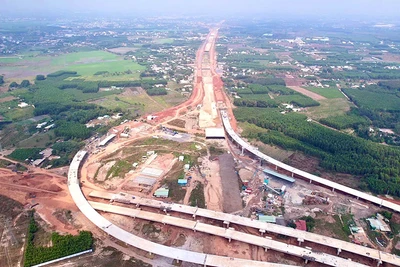 Đường T1, T2 kết nối sân bay Long Thành đang được gấp rút thi công.