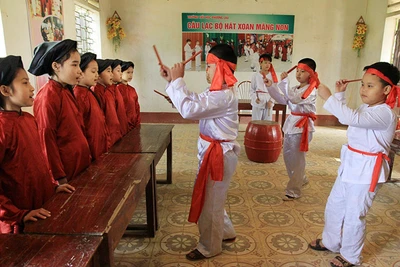 Tiết học hát Xoan của học sinh Trường tiểu học Phượng Lâu, thành phố Việt Trì (Phú Thọ).