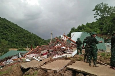 Ngôi nhà của anh chị Kha Văn Long, La Thị Ượt, ở bản Bình Sơn xã Tà Cạ.