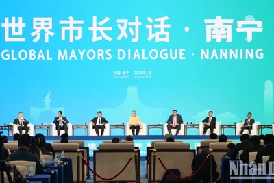 Thị trưởng/Chủ tịch Ủy ban nhân dân của các thành phố cùng thảo luận về chủ đề "Chung tay xây dựng ngôi nhà hữu nghị ASEAN-Trung Quốc: Mở cửa và hợp tác giữa các thành phố".