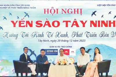 Các đại biểu chia sẻ kinh nghiệm, nêu kiến nghị tại Hội nghị yến sào Tây Ninh, hướng tới kinh tế xanh, phát triển bền vững.