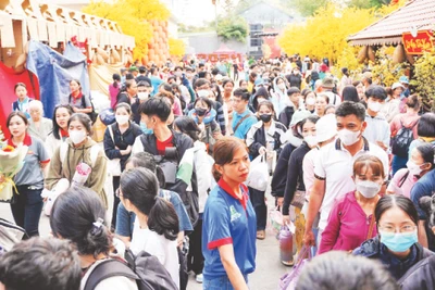 Sinh viên, người lao động có hoàn cảnh khó khăn được trao vé miễn phí về quê đón Tết Nguyên đán Giáp Thìn 2024.