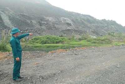 Dự trữ lượng đất, đá thải rất lớn, bãi thải mỏ than Phấn Mễ có nguy cơ sạt trượt.