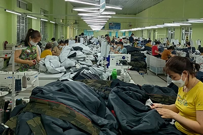 Sản xuất hàng may mặc xuất khẩu tại Tổng công ty cổ phần Dệt may Nam Định.