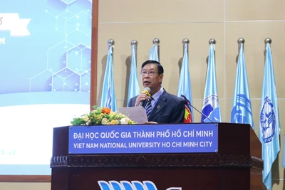 Giáo sư, Tiến sĩ, Bác sĩ Đặng Vạn Phước, Trưởng Khoa Y Đại học Quốc gia Thành phố Hồ Chí Minh phát biểu tại hội nghị.