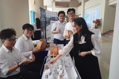Gần 200 sản phẩm khoa học, công nghệ và đổi mới sáng tạo được Đại học Quốc gia Thành phố Hồ Chí Minh giới thiệu tại triển lãm.