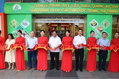Nghi thức khai mạc Tuần lễ trưng bày, giới thiệu, quảng bá sản phẩm nông sản, đặc sản, sản phẩm OCOP của tỉnh Sóc Trăng tại Thành phố Hồ Chí Minh năm 2024.