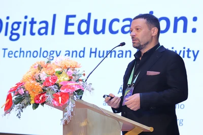 Diễn giả trình bày tại hội thảo.