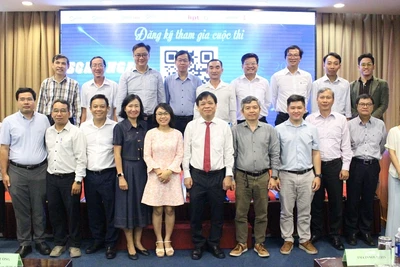 Các đại biểu chụp ảnh lưu niệm tại lễ công bố