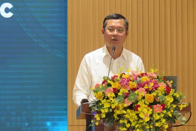 Thứ trưởng Giáo dục và Đào tạo Nguyễn Văn Phúc phát biểu tại tọa đàm.