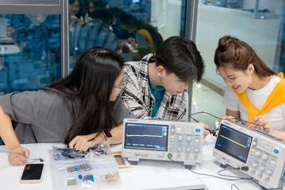 UEH AI Chatbot sẽ giúp học sinh và phụ huynh hiểu rõ về mọi thông tin tuyển sinh.