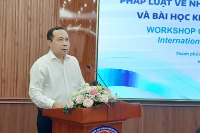 Phó Giáo sư, Tiến sĩ Vũ Hải Quân, Giám đốc Đại học Quốc gia Thành phố Hồ Chí Minh phát biểu tại tọa đàm.