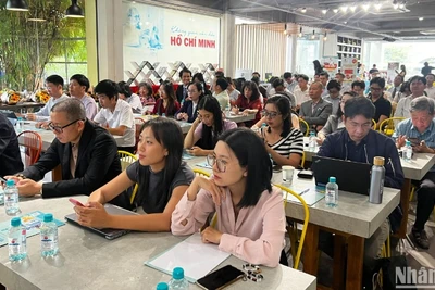 Các đại biểu, chuyên gia dự Hội thảo. 