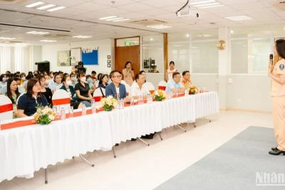 Cảnh sát giao thông tỉnh Hòa Bình tuyên truyền về an toàn giao thông cho công nhân viên trên địa bàn tỉnh